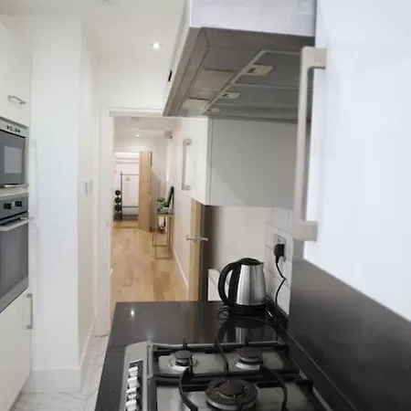 The Basement Apartment London Exterior photo